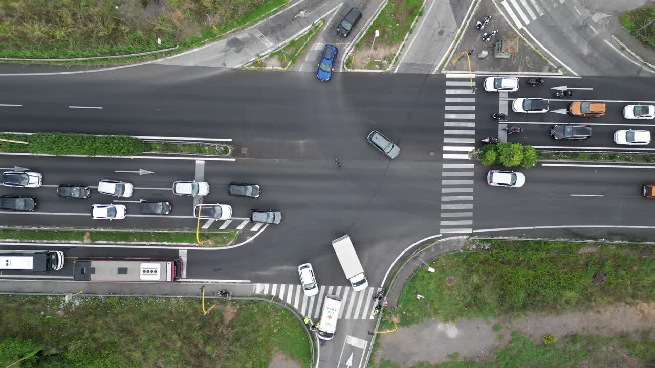 Pull in Drone shot of 4 way Highway intersection Traffic