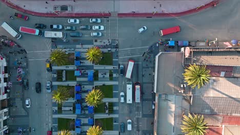 vista aérea de arriba hacia abajo de la plaza sucre con comercio callejero en viña del mar