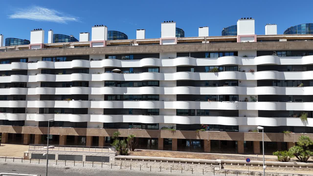 fachada del edificio moderno