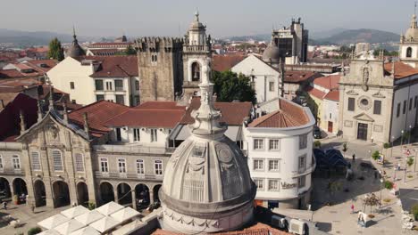 Enthüllt-Die-Fassade-Der-Igreja-Da-Lapa-In-Braga,-Während-Sie-Um-Eine-Kuppel-Kreist