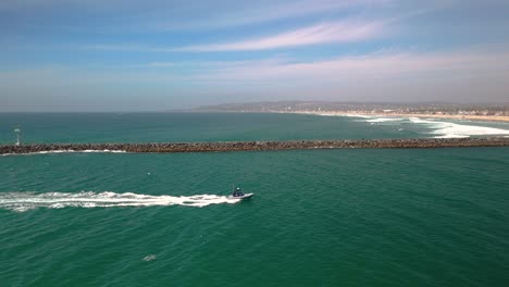 Speedboat-Cruising-At-Entrance-Channel-Along-Point-Medanos-Jetty-In-San-Diego,-California,-USA