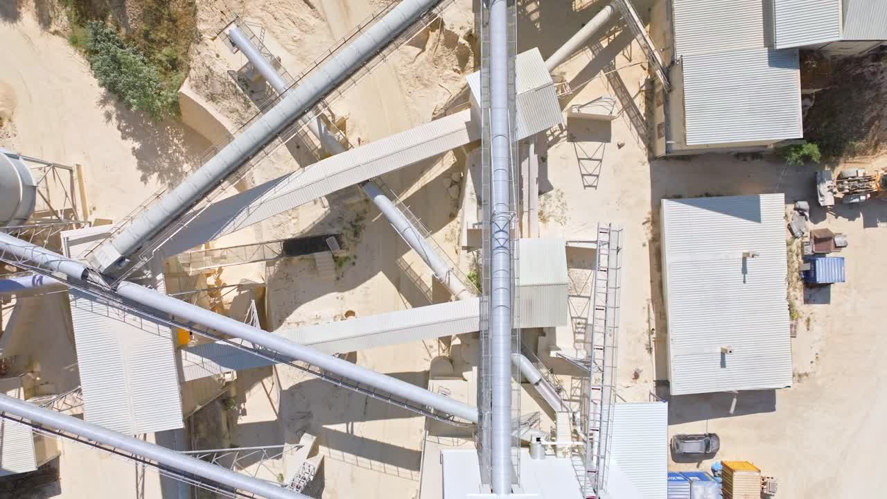 equipos de cantera para la producción de materiales de construcción - aérea de arriba hacia abajo