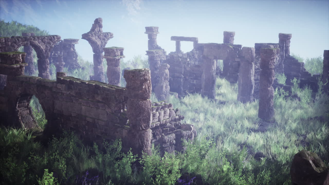 안개가 가득한 풍경 속의 신비한 폐허