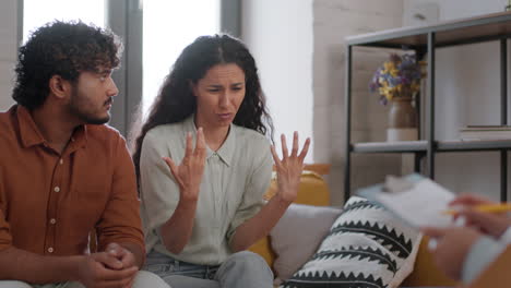en una sesión de terapia de pareja