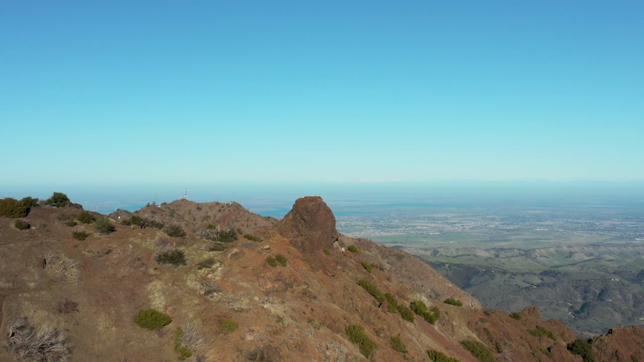 toma aérea del parque estatal mt diablo que revela la bahía este, oakley, antioch pittsburg, madera curvada, california, estados unidos de américa
