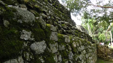 Detail-of-the-wall-of-the-Temple-24-at-Chacchoben,-Mayan-archeological-site,-Quintana-Roo,-Mexico