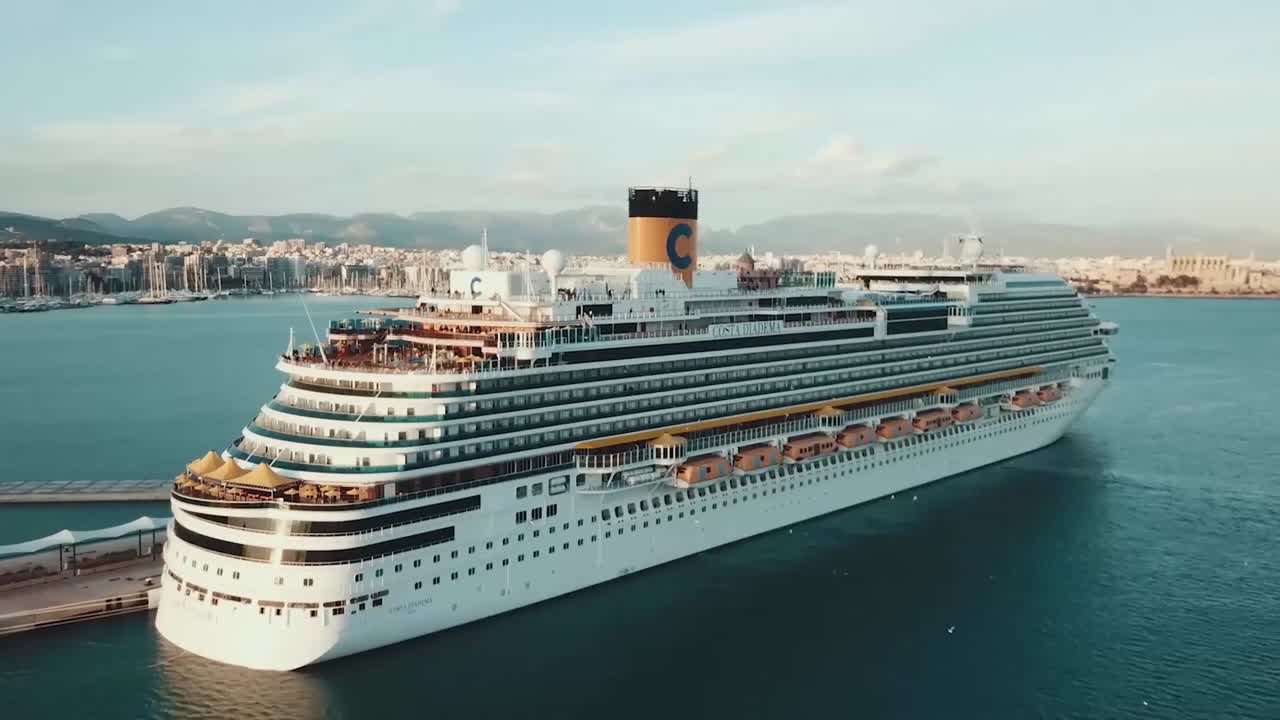 항구에 있는 크루즈 선박