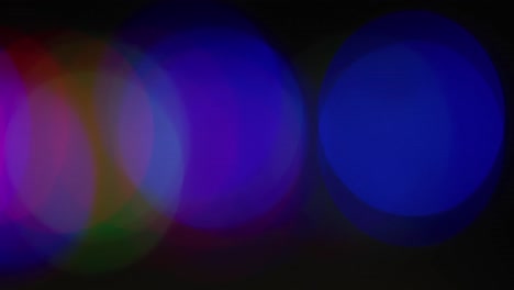 múltiples luces multicolores parpadeando sobre un fondo negro