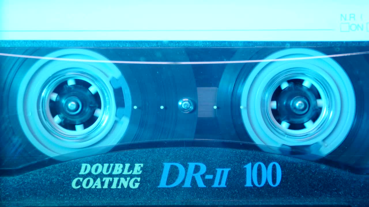 플레이어에 있는 오디오 카세트. 클로즈업