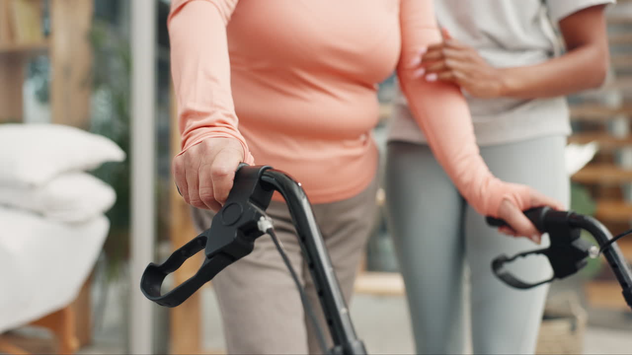 물리 치료, 워커 및 간호사와 함께 손