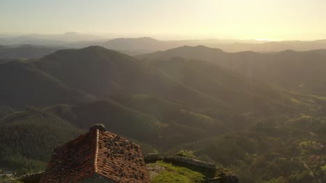 Vista-Aérea-De-Drones-De-La-Ermita-De-Santa-Eufemia-En-La-Cima-De-Una-Montaña-En-Aulestia-En-El-País-Vasco