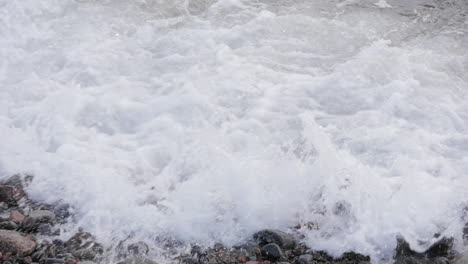 Slow-motion-waves-on-rocky-shoreline