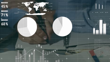 Animation-Der-Infografik-Oberfläche-über-Dem-Mittelteil-Eines-Kaukasischen-Mannes,-Der-Tagebuch-Schreibt