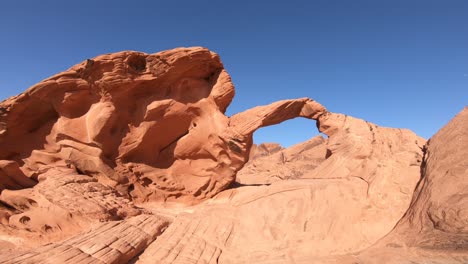 el panorama del arco de roca de nevada