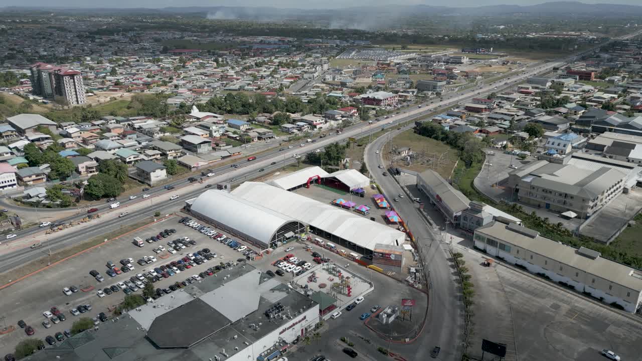 solomon hochoy highway, chaguanas trinidad y tobago en las cercanías del centro comercial mid center
