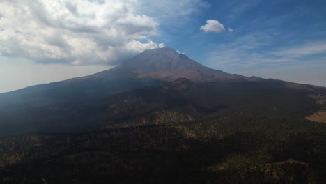 墨西哥波波卡特佩特爾活火山的廣<unk>空中景色 - - 追蹤,無人機拍攝