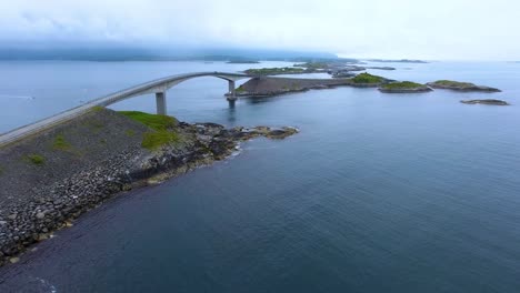 Imágenes-Aéreas-De-La-Carretera-Del-Océano-Atlántico-Noruega