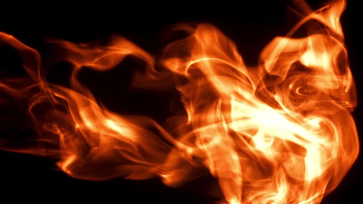 Fiamme Astratte che Bruciano su Sfondo Nero