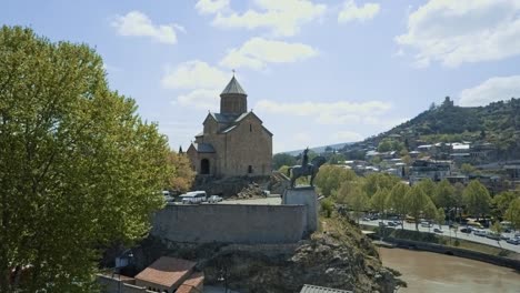 Tbilisi-aerial-view,-autumn-view,-no-sun,-cars-passing-by,-old-town,-glass-bridge