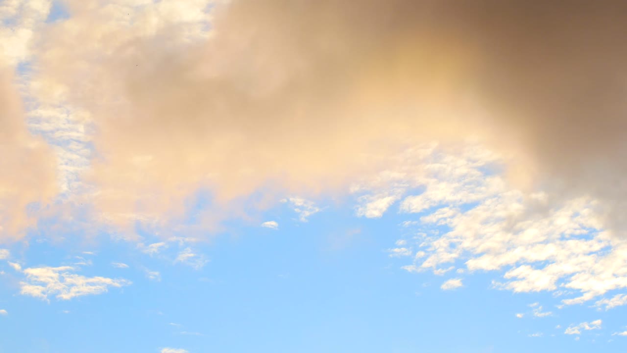 아름 다운 흐린 하늘