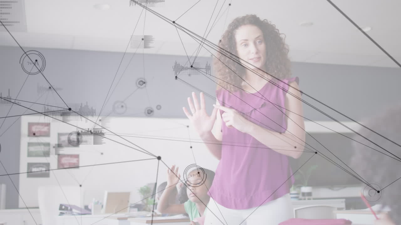 анимация сети связей и обработка данных над учительницей с школьниками.