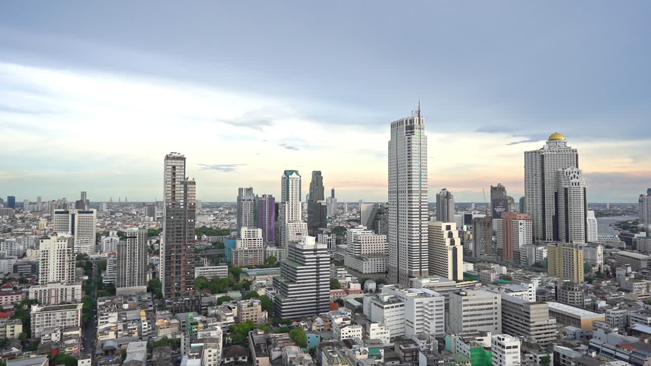 panorámica de derecha a izquierda del horizonte de bangkok