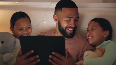 Happy-kids,-dad-and-tablet-at-night-in-bed