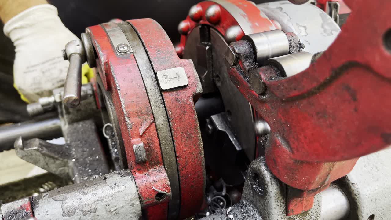 금속 파이프 절단 기계