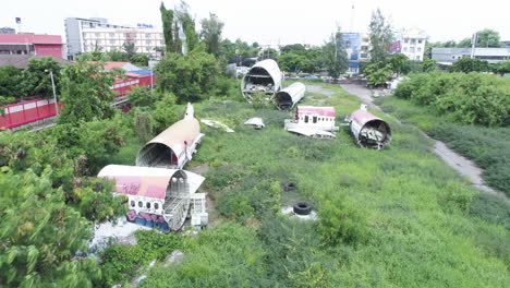 clip de vuelo hacia atrás de un cementerio de aviones en bangkok, tailandia