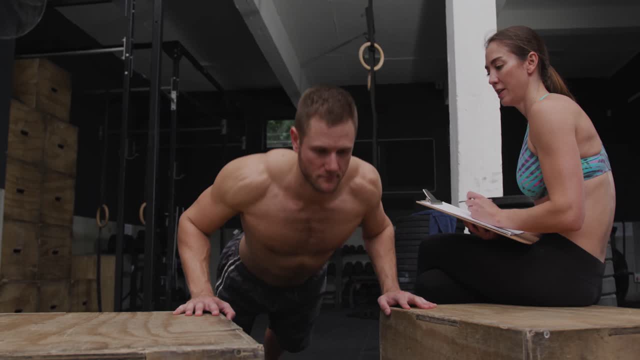 체육관 에서 크로스 트레이닝