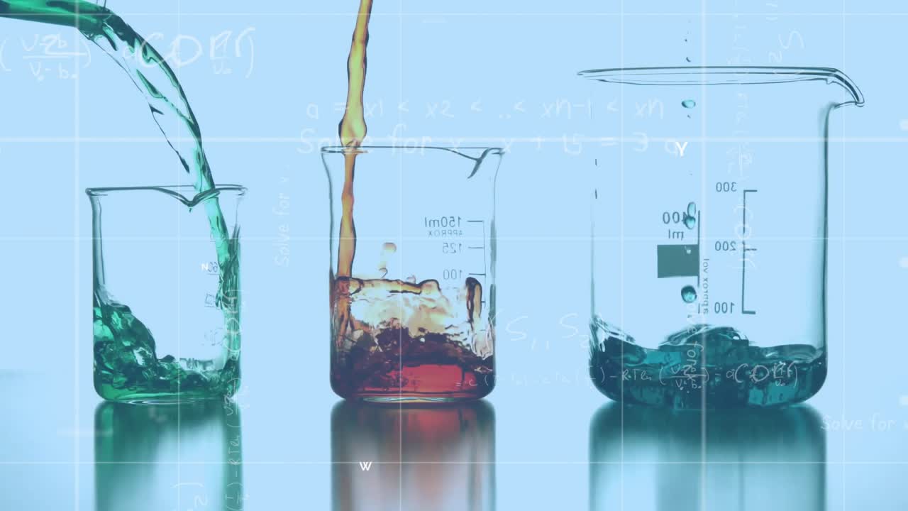 Verde che si versa nel becher sinistro, con ambra e blu che riempiono e animano forme geometriche e formule.