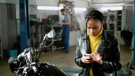 Mechanic-and-rider-at-the-garage