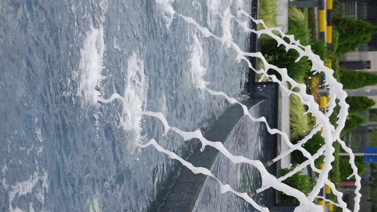 Modern Fountain Water Splashes
