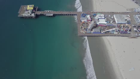 toma aérea de un dron del muelle de venice beach pacific park