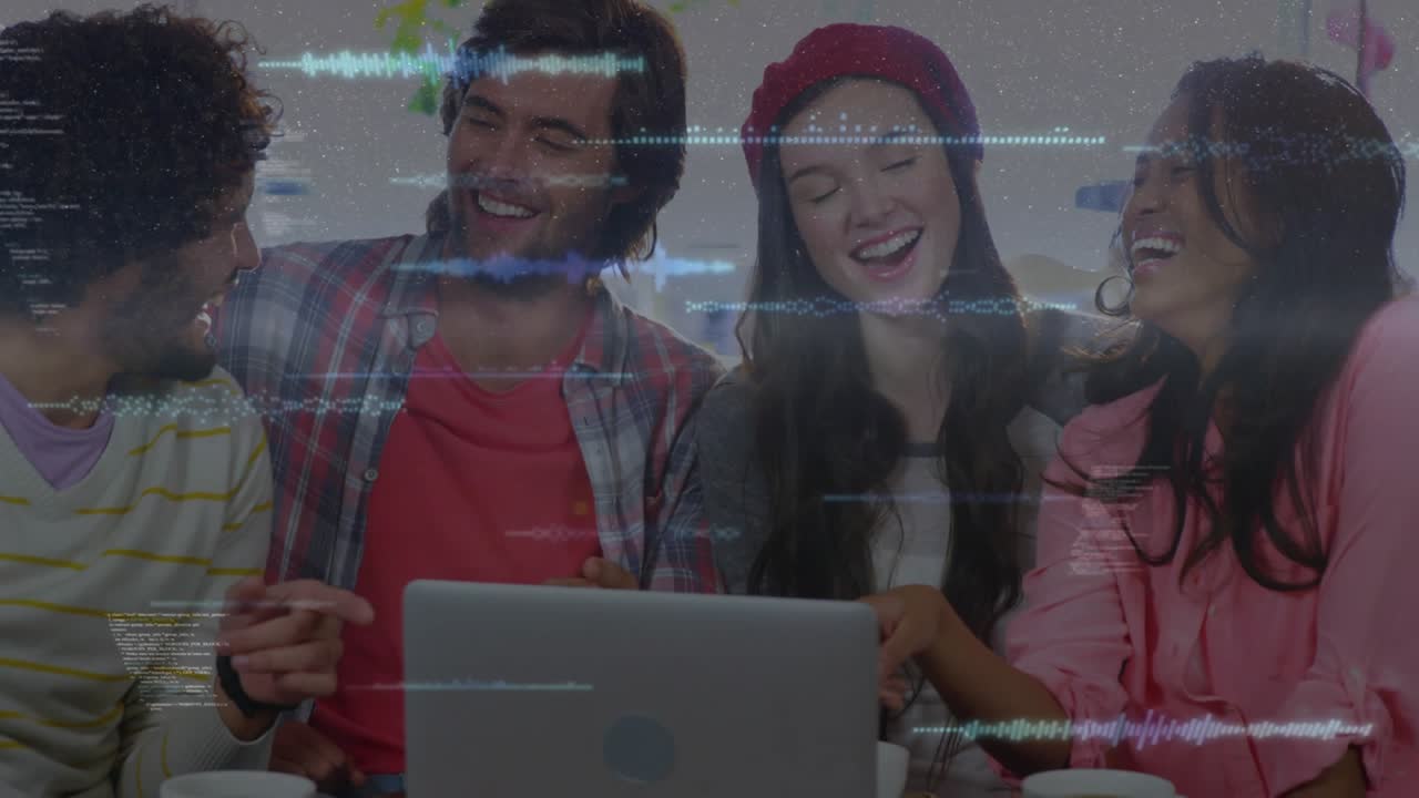 Ein Team tippt während eines Technik-Meetings auf das Trackpad eines Laptops, wodurch digitale Wellenformen und Code-Overlays verschmelzen