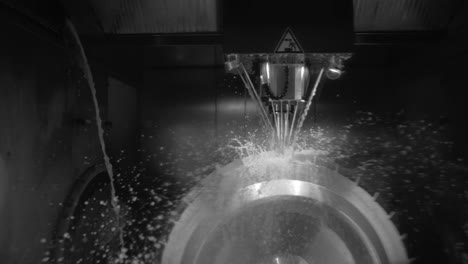 금속 가공 cnc lathe milling machine. 금속 절단 현대 가공 기술.