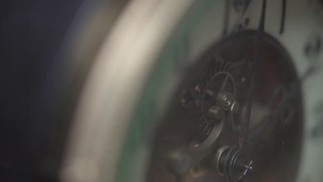 primer plano de un reloj antiguo