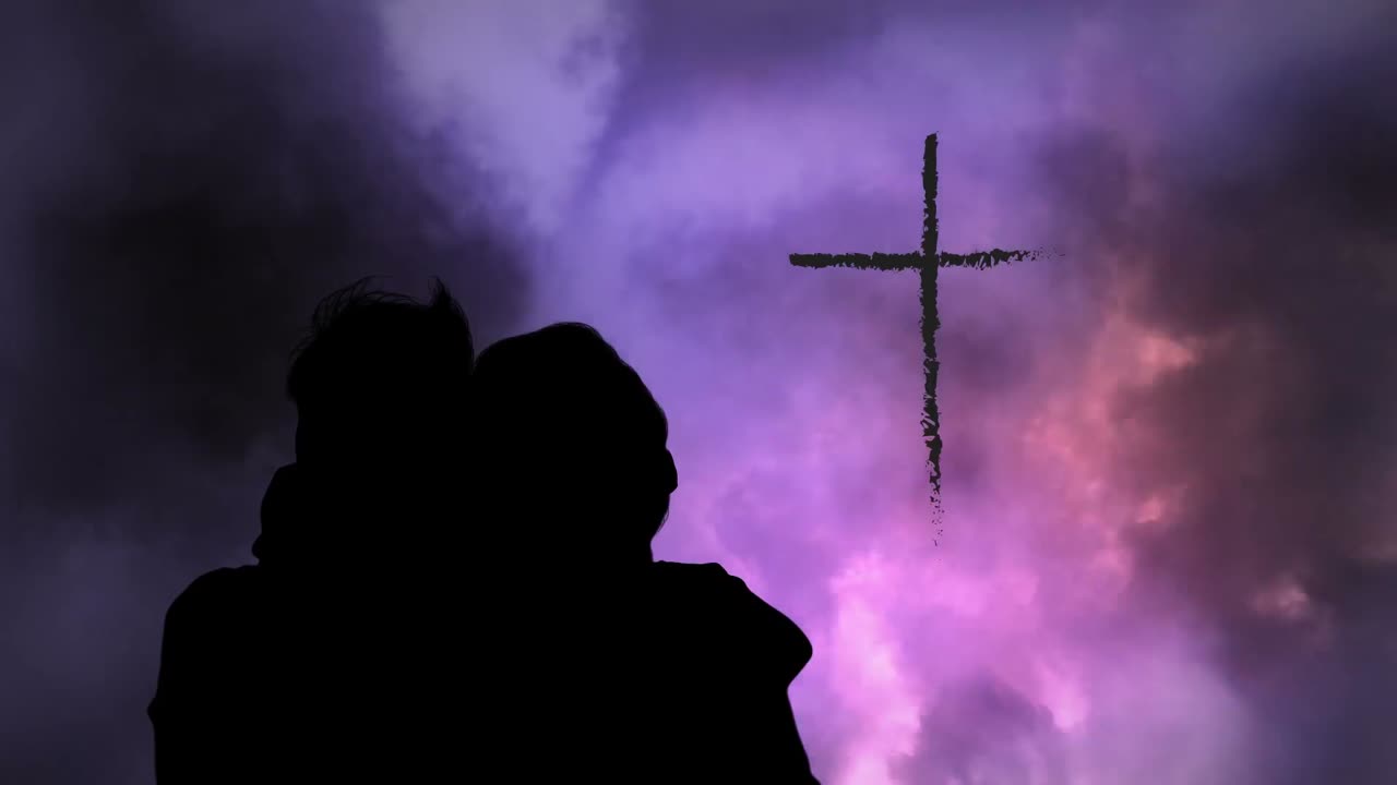 구름 과 십자가 위 에 있는 아이 를 가진 사람 의 실루 ⁇  의 애니메이션