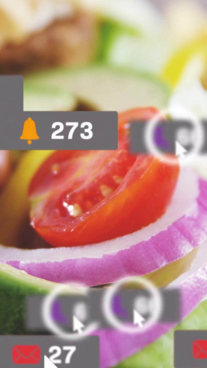 Video vertical: Insignia de usuario morada apareciendo, iconos flotando sobre un tomate y un aguacate, mostrando 'me gusta'
