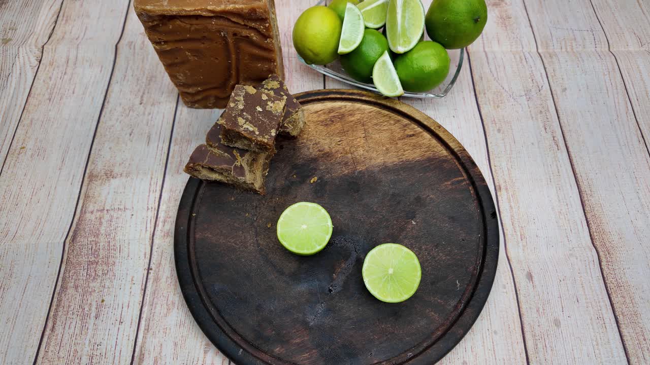Close-up of a rustic preparation of Papelón con Limón, highlighting the natural ingredients