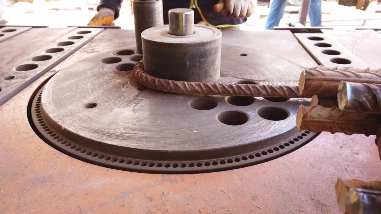 벤더에서 일하는 남자