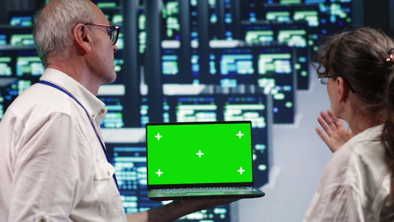 comprobación cruzada del servidor de hoja de computadora portátil de maqueta