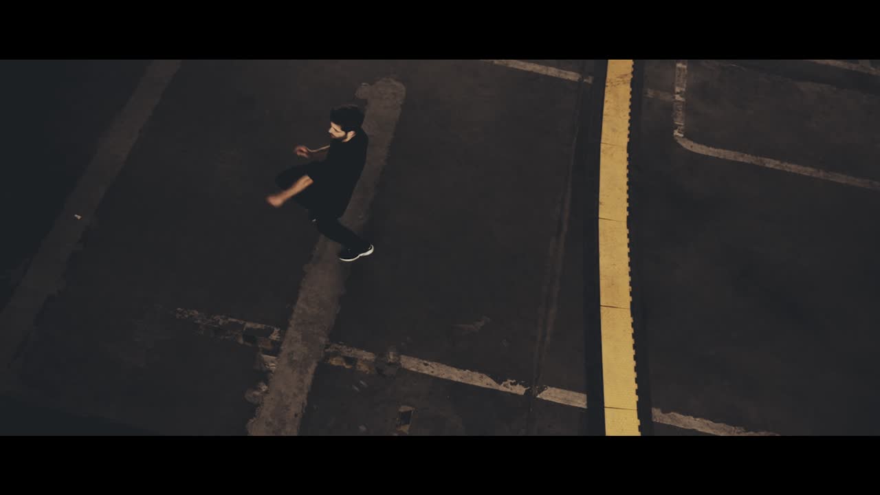 Twitch Offset VHS Glitch Transition FHD