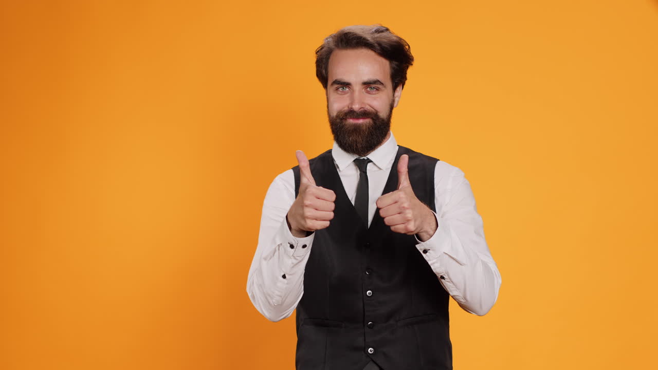 el servidor feliz da como símbolo en la cámara