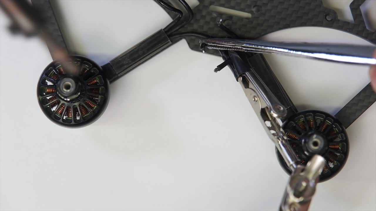 드론 제조,  ⁇ , 용접, 수리, 기계 및 마더보드