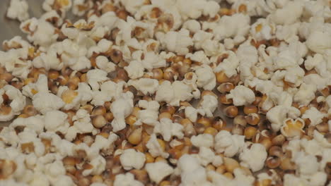 Popcorn-Kochen,-In-Der-Pfanne-Knallen