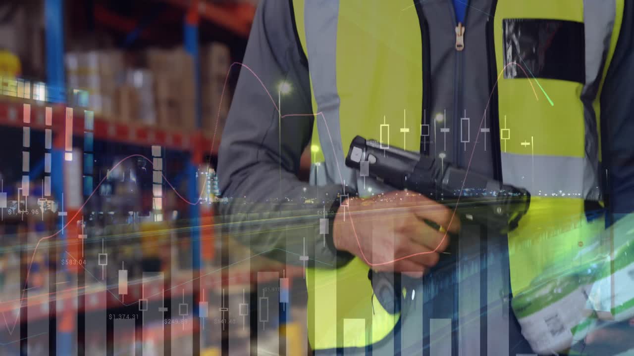 Lavoratore che scansiona codici a barre 4k