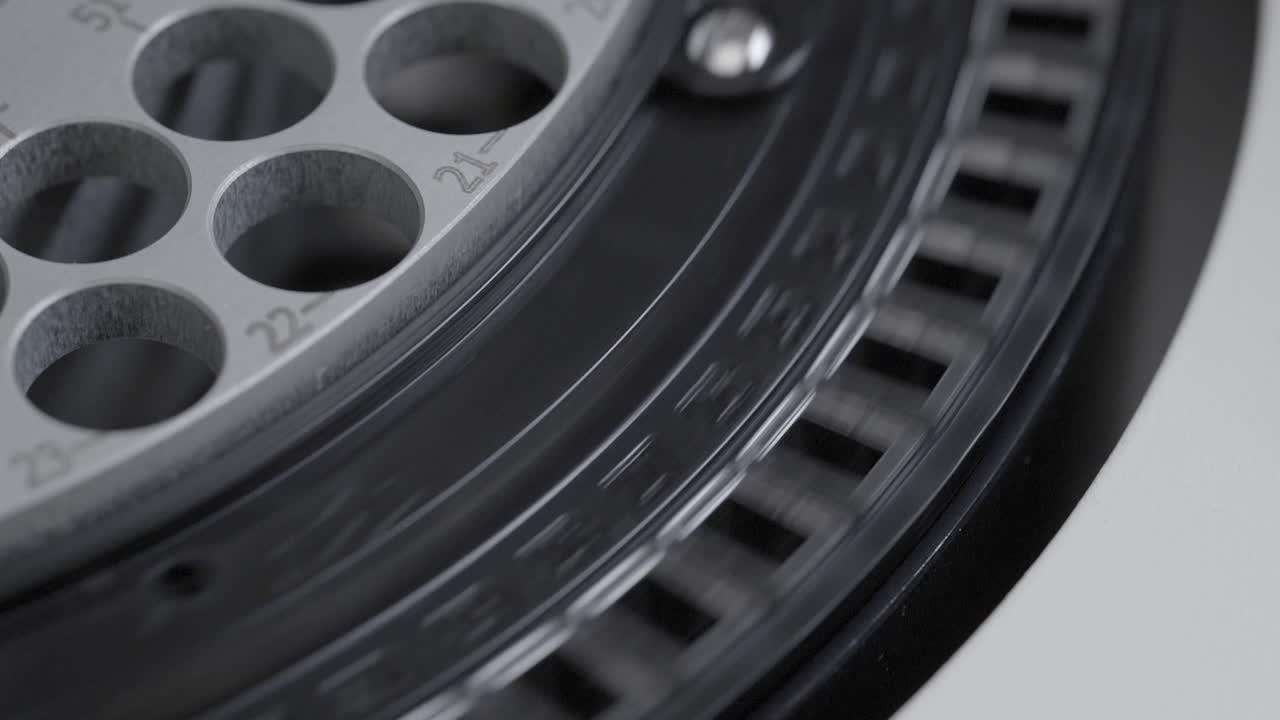 자동 생화학 분석기의 턴테이블의 매크로  ⁇