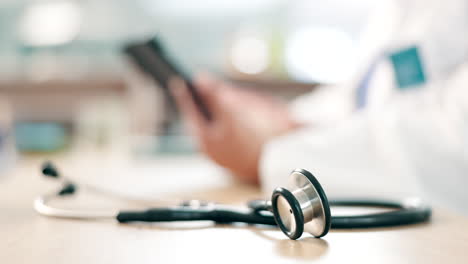 atención médica, zoom y estetoscopio con el médico