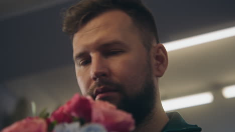 Man-Collects-Beautiful-Bouquet-Uses-Fresh-Flower